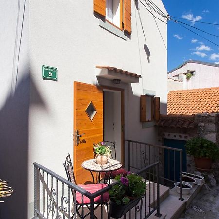 Holiday Home Smokovec Vrbnik Dış mekan fotoğraf