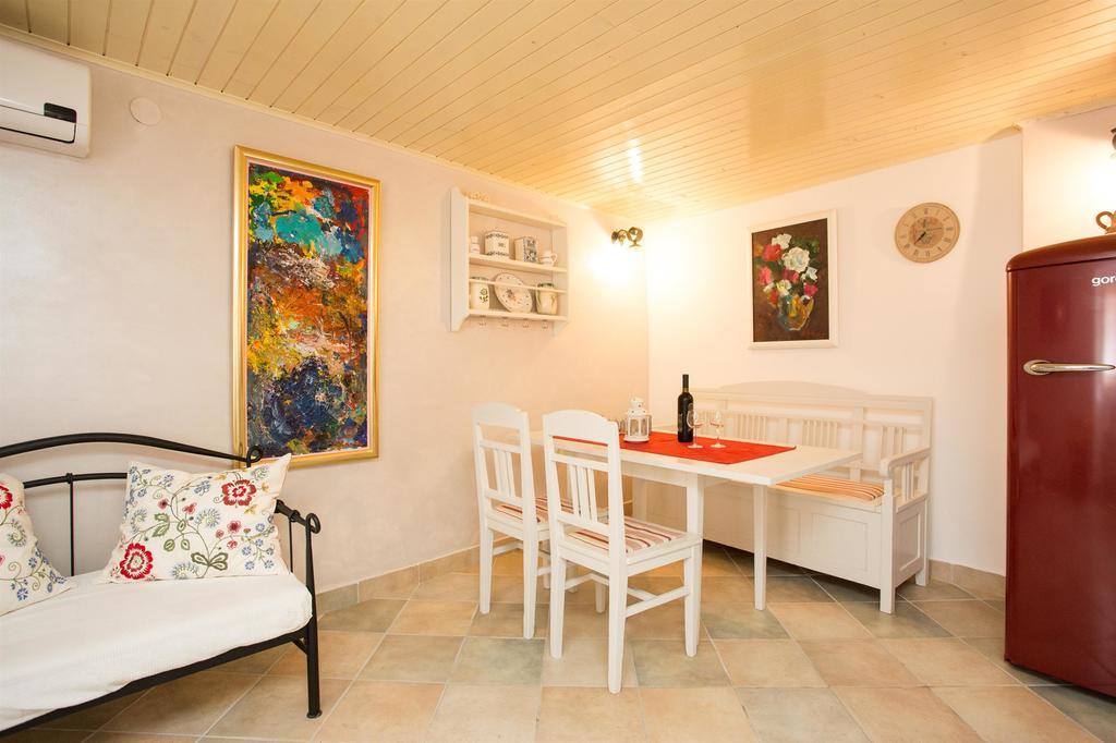 Holiday Home Smokovec Vrbnik Dış mekan fotoğraf