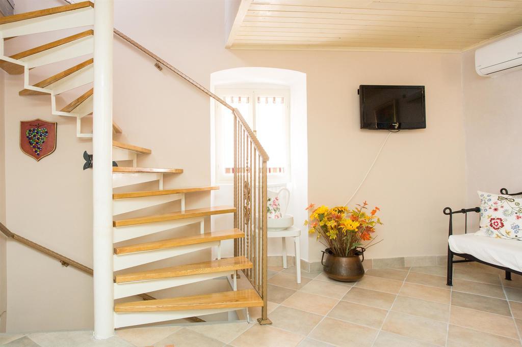 Holiday Home Smokovec Vrbnik Dış mekan fotoğraf