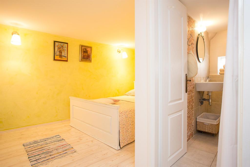 Holiday Home Smokovec Vrbnik Dış mekan fotoğraf
